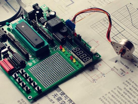 “可編程PLC控制器與單片機在本質上有什么差別？”